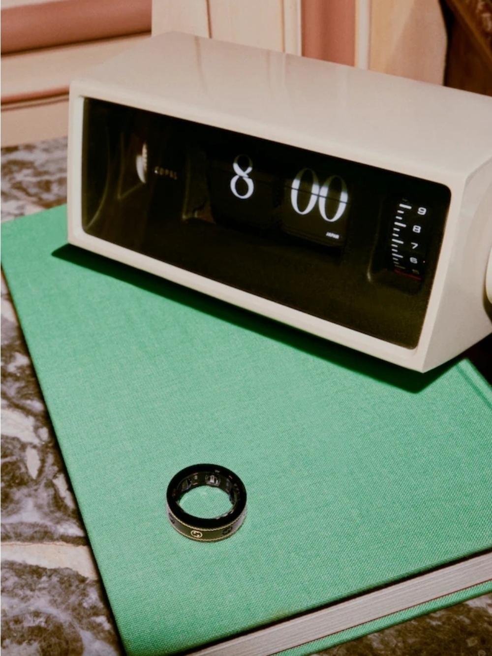 Gucci X Ōura Ring In Black And Gold - Picture 9 of 11